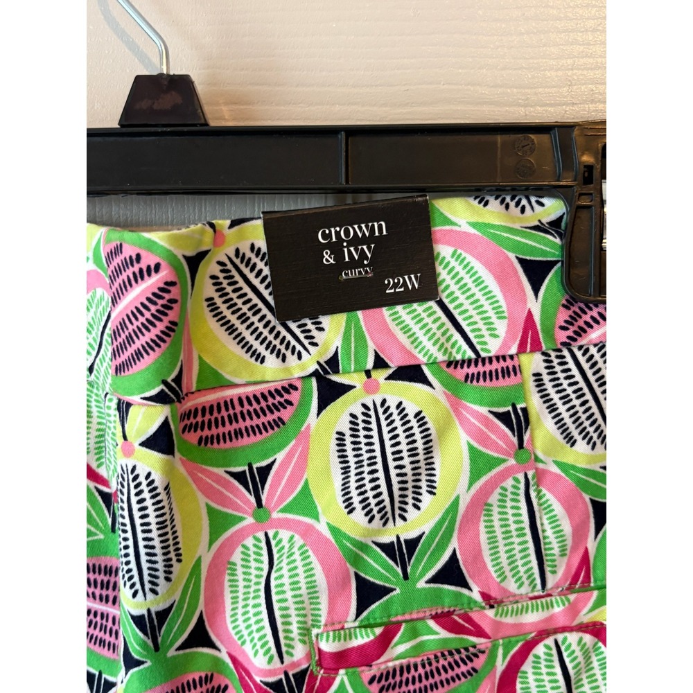 Crown & Ivy Curvy Scalloped Hem Shorts Pink Green Geometric Print Plus Size 22W - Picture 3 of 4